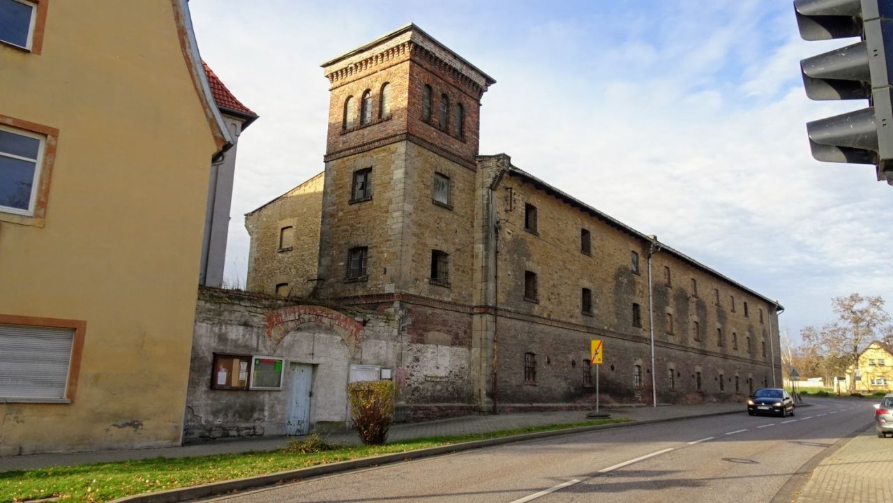 Altes Gutshaus mit Turm u.Scheunentrakt