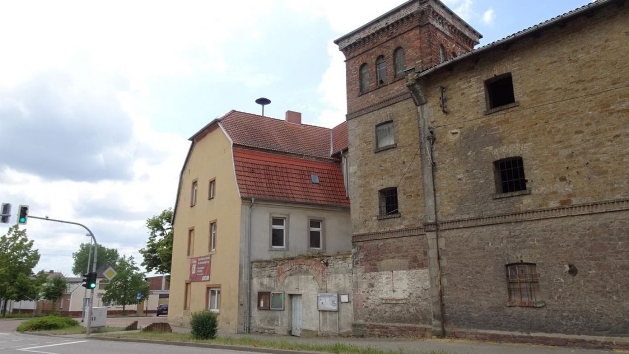 Gutshof, Turm mit Scheunentrakt